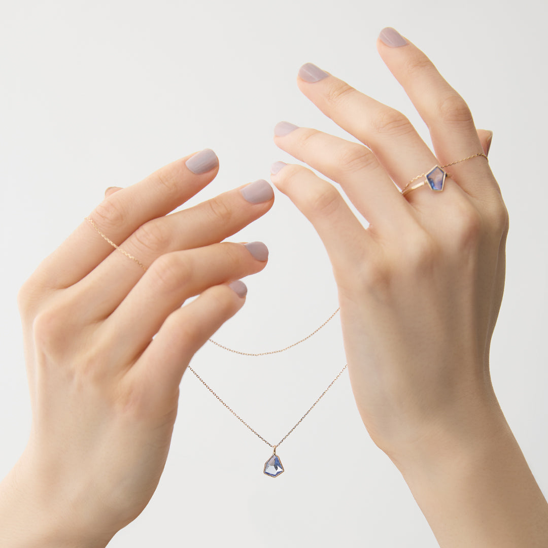Pale Sapphire トップ